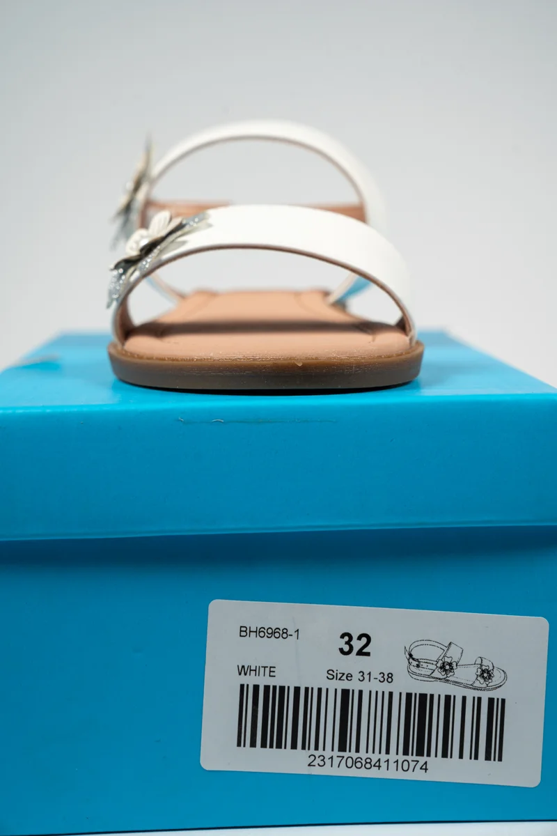 Geoomnii WHITE Geoomnii Girls’ Sandals – Comfortable Casual Sandals for Children, Pre-Teen & Junior Girls for School, Play & Everyday Wear for Women | Best Price UAE